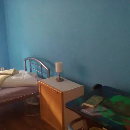 Grosses Einzelzimmer Mit Schreibtisch
