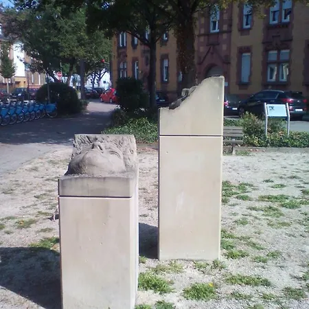 Grosses Einzelzimmer Mit Schreibtisch Kaiserslautern