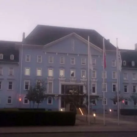 Grosses Einzelzimmer Mit Schreibtisch * Kaiserslautern