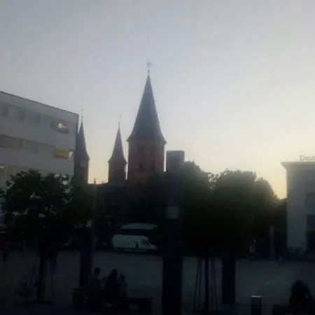 Appartement Grosses Einzelzimmer Mit Schreibtisch
