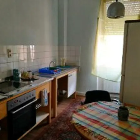 Appartement Grosses Einzelzimmer Mit Schreibtisch